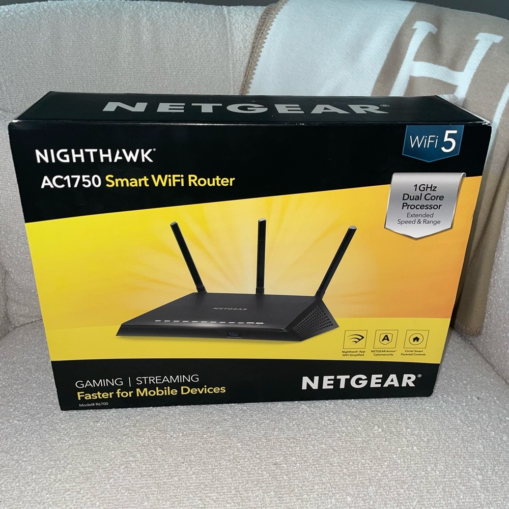 Netgear Nighthawk AC1750 Smart‎ WiFi Router - Picture 2 of 8